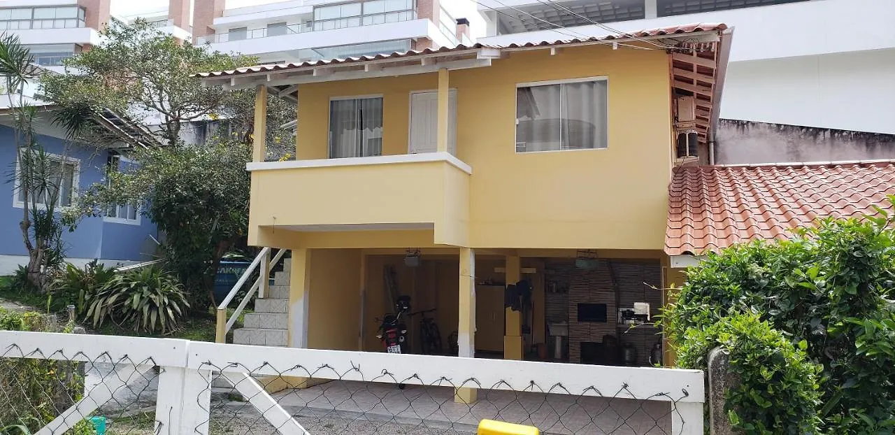 Casa De 2 Quartos No Centro De Bombinhas