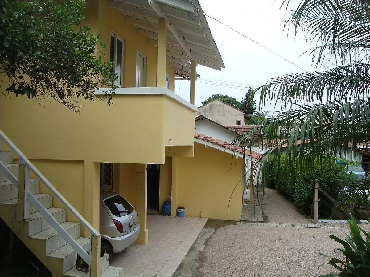 Casa de Férias Casa De 2 Quartos No Centro De Bombinhas